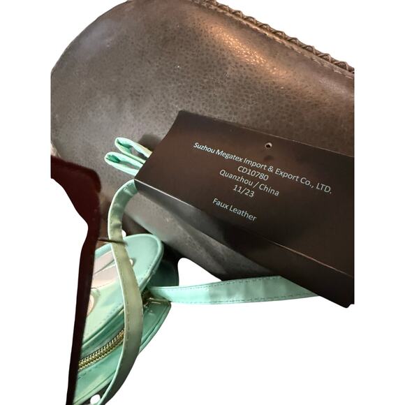 Cynthia Crowley round crossbody purse featuring a playful retro daisy design. - Picture 3 of 4